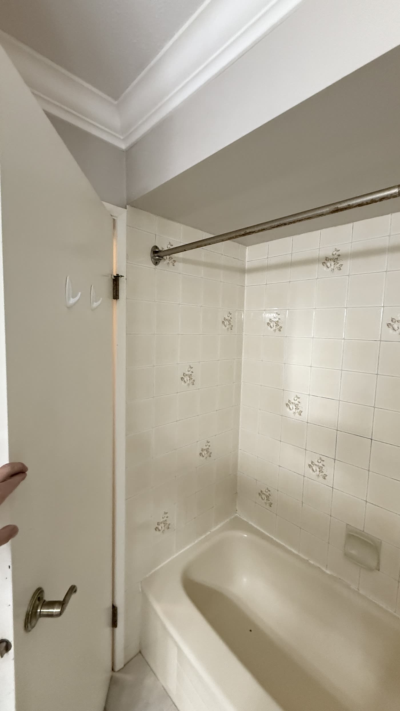 Second view of original Burnaby bathtub surround